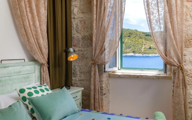 Nice Home in Vis with Hot Tub, WiFi & 2 Bedrooms