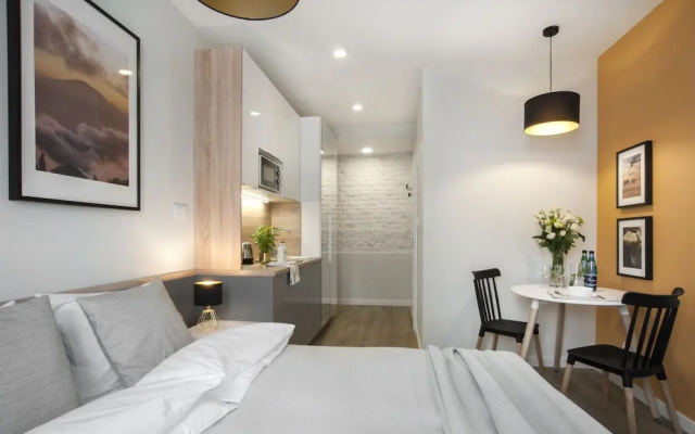 7 Continents Apartments