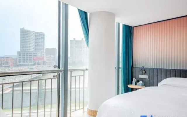 Yanji ShiZi Hotel