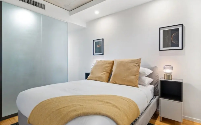 Chic 1-bed Apartment Near Canberra's Bustling CBD