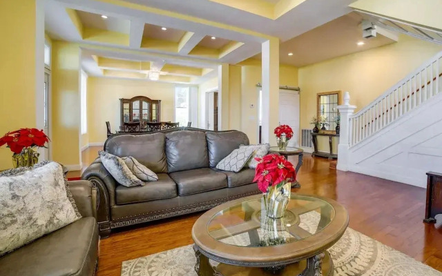 Inviting Connellsville Getaway w/ Deck!