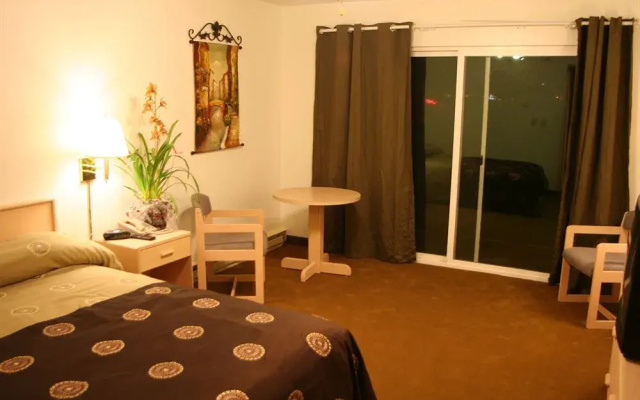 Waldport Bayfront Hotel and Restaurant