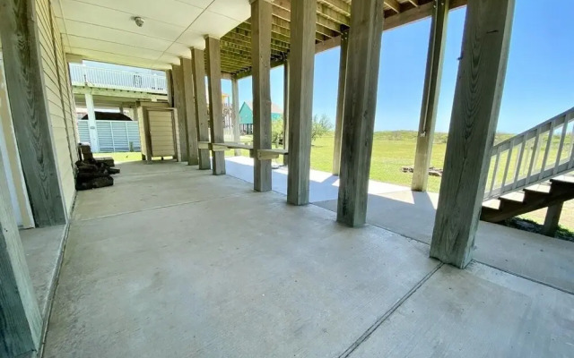 Janie's 4 Bedroom Home by RedAwning