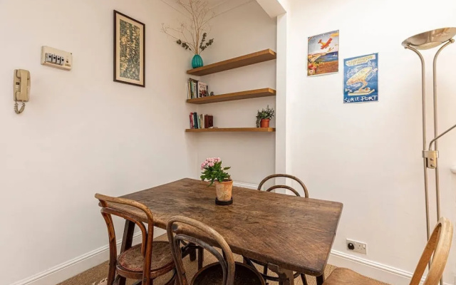 Lovely 1-bed Flat w/ Balcony in West Kensington
