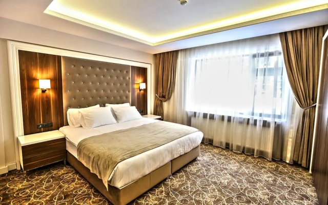 Lagoon Palace Hotel
