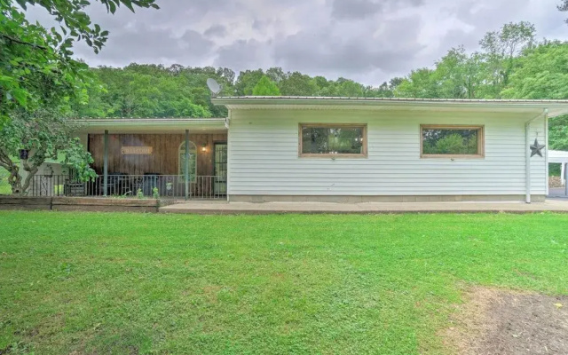 Quaint Zanesville Home w/ Game Room & Yard!