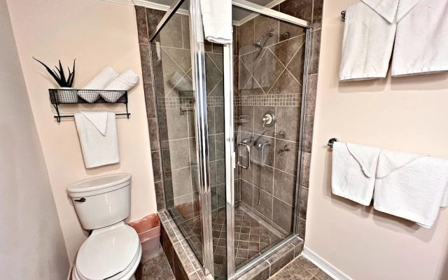 Porpoise Pass - Ground Floor Guest Suite