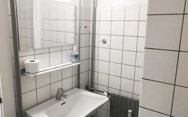 Apartment close to Metro 140-1