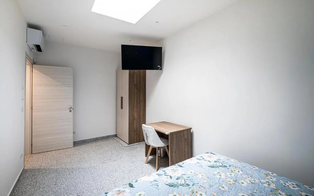 Mola’s Square House