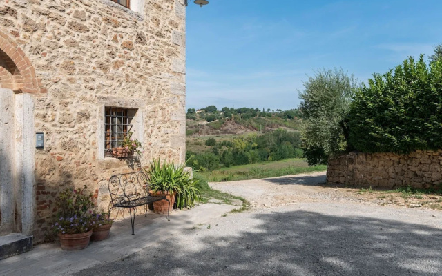 Scenic Apartment in Rapolano Terme with Swimming Pool