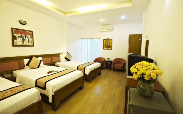 Hanoi Little Center Hotel вид на фасад