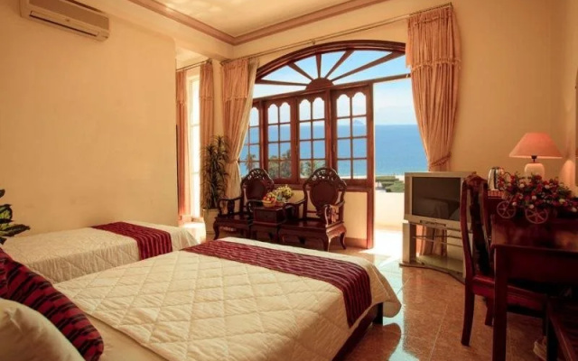 Oriole Hotel & Spa