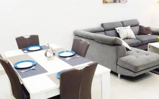Superb Apartment With Jacuzzi No019