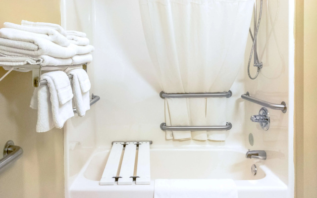 Country Inn & Suites by Radisson, Marion, OH