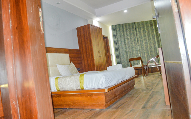 Fabhotel The Golf Inn