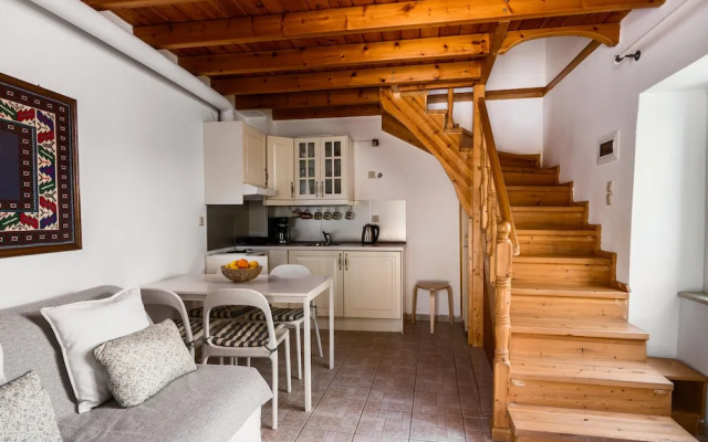 Traditional Rustic Maisonette and House by Konnect