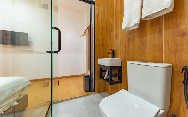 Urbanview Hotel R House Batuaji