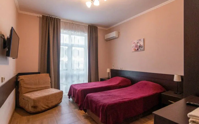 Gueshouse on Dekabristov 27