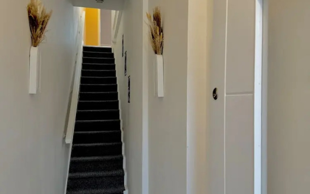 London City Apartment - Modern & Cozy Stay