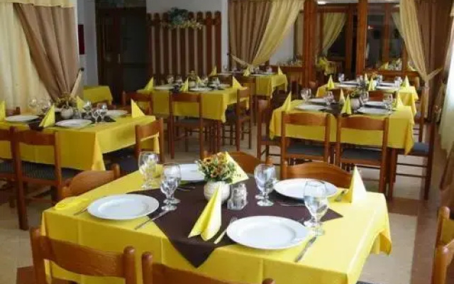 Károly Hotel