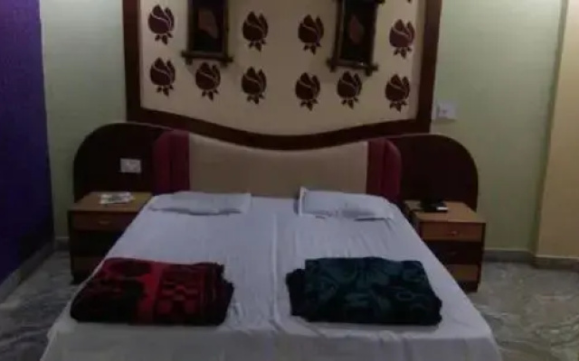 SPOT ON 70774 Hotel Rajshree