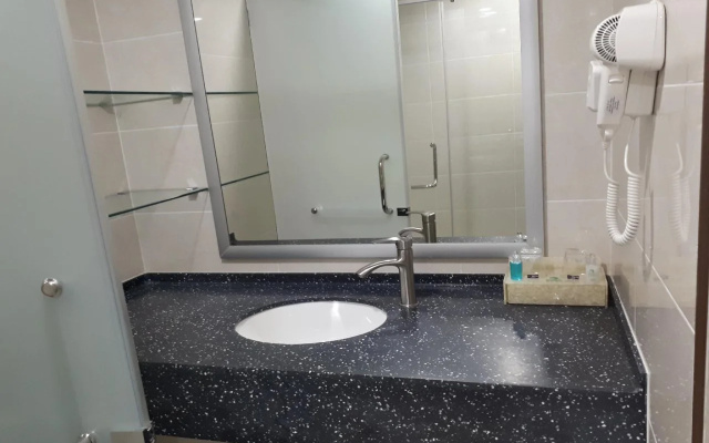 Hotel Holmes Gelang Patah