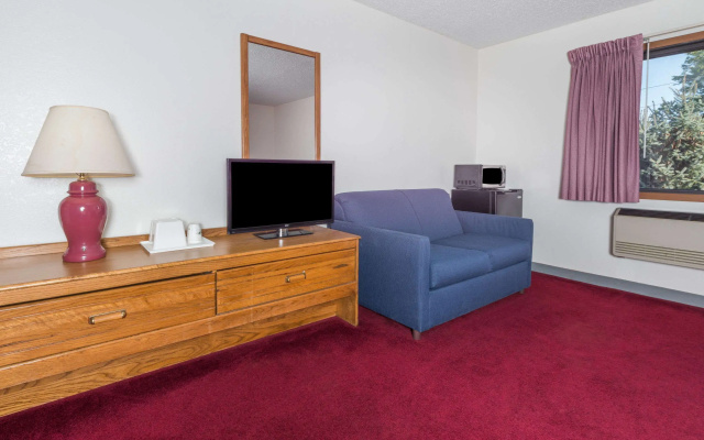 Super 8 by Wyndham Front Royal Near Shenandoah National Park