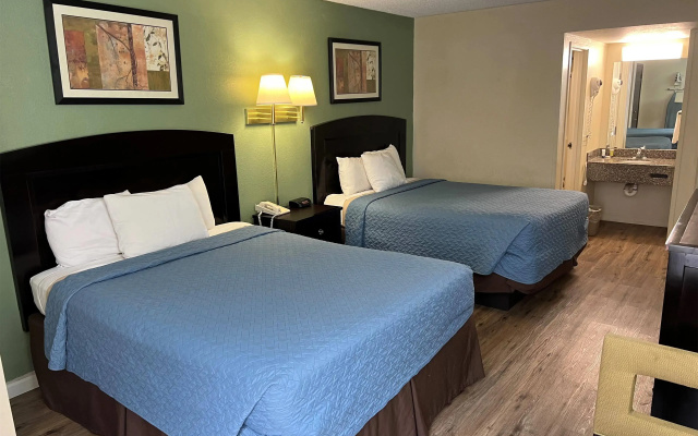 Days Inn by Wyndham Southern Hills/ORU