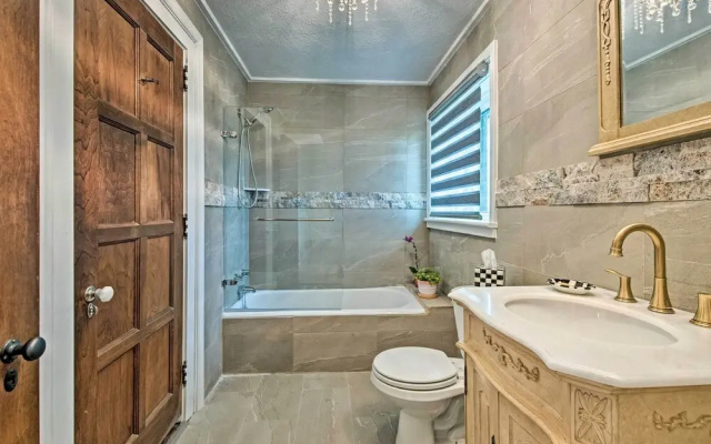 Hot Tub & Mtn Views: Expansive Hazleton Retreat