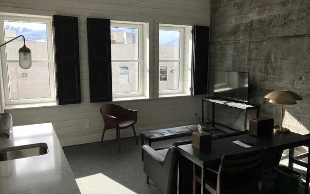 Eleven Revelstoke Lodge