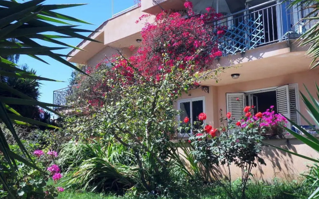 Park Residence Cicladi Comfortable Apartment With Spacious Terrace