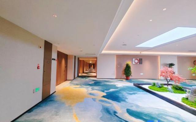 XinTai Holiday Hotel
