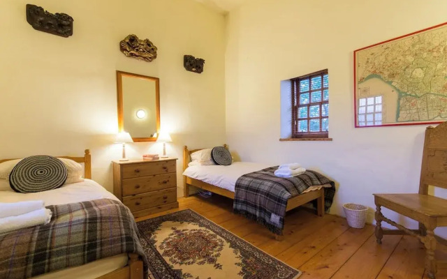 Historic 6-Bedrooms Castle Retreat