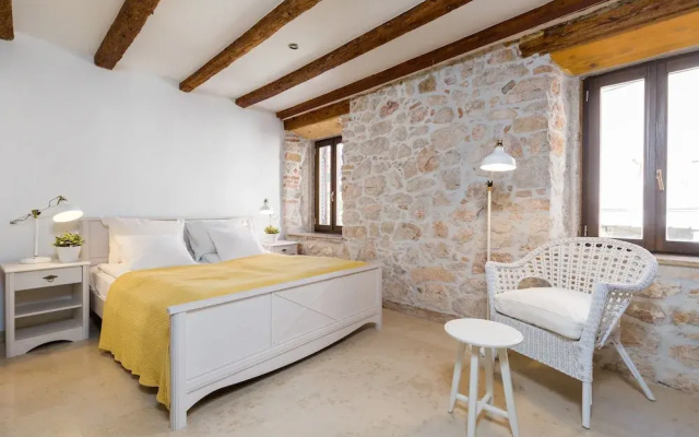 DeAmicis Studios by Irundo