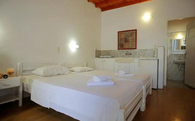Voula Apartments & Rooms