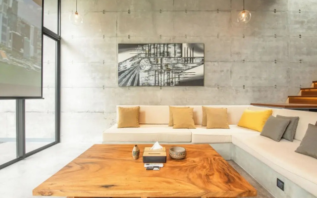Robyn s Villa New Modern 4 BR Villa Canggu