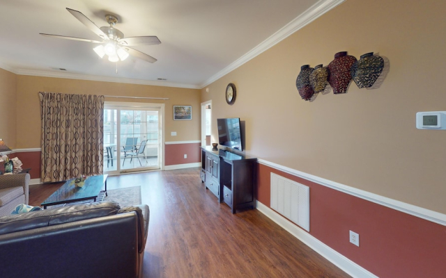 Magnolia Pointe Luster Leaf 4837-102