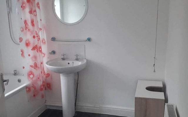 Homely 4-bed House in Manchester