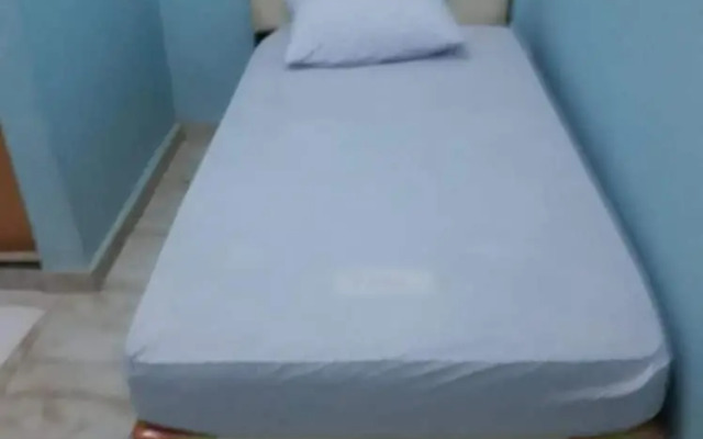 OYO Life 92780 Kost Bara