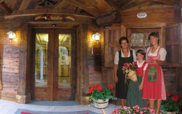 Family Hotel La Grotta вид на фасад