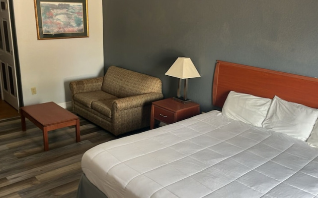 Clute Inn