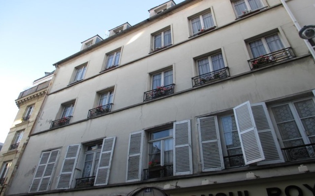 Отель Hôtel Stella Париж вид на фасад