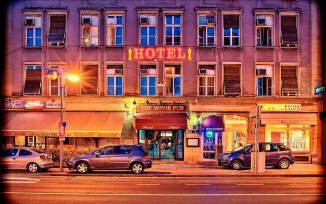 The Movie Hotel вид на фасад