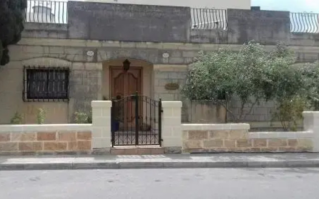 Отель Merzuq House Бирзеббуджа вид на фасад