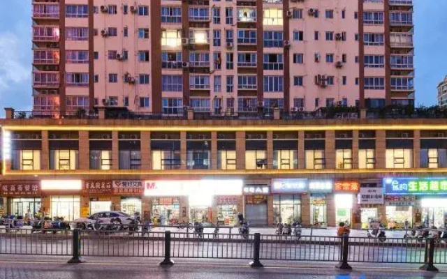 Yiduo Hotel (Dazhou Luofu Plaza Railway Station)