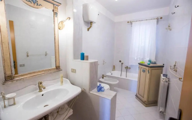 Spacious 4 Bedroom Apartment With Terrace And View