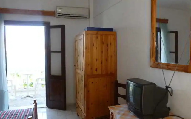 Akrogiali Rooms & Studios