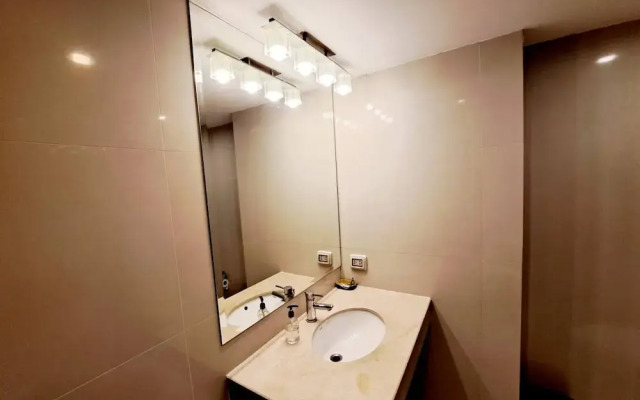 6D - 3 Bedroom Downtown Apartment With Shared Pool