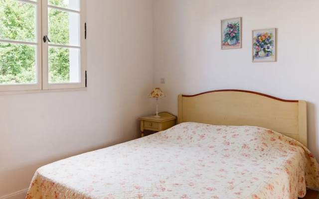 Attractive Holiday Home With two Bathrooms and a Jacuzzi