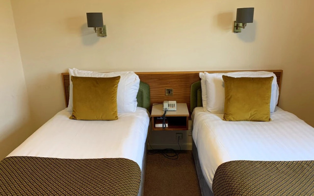Hunters Lodge Hotel